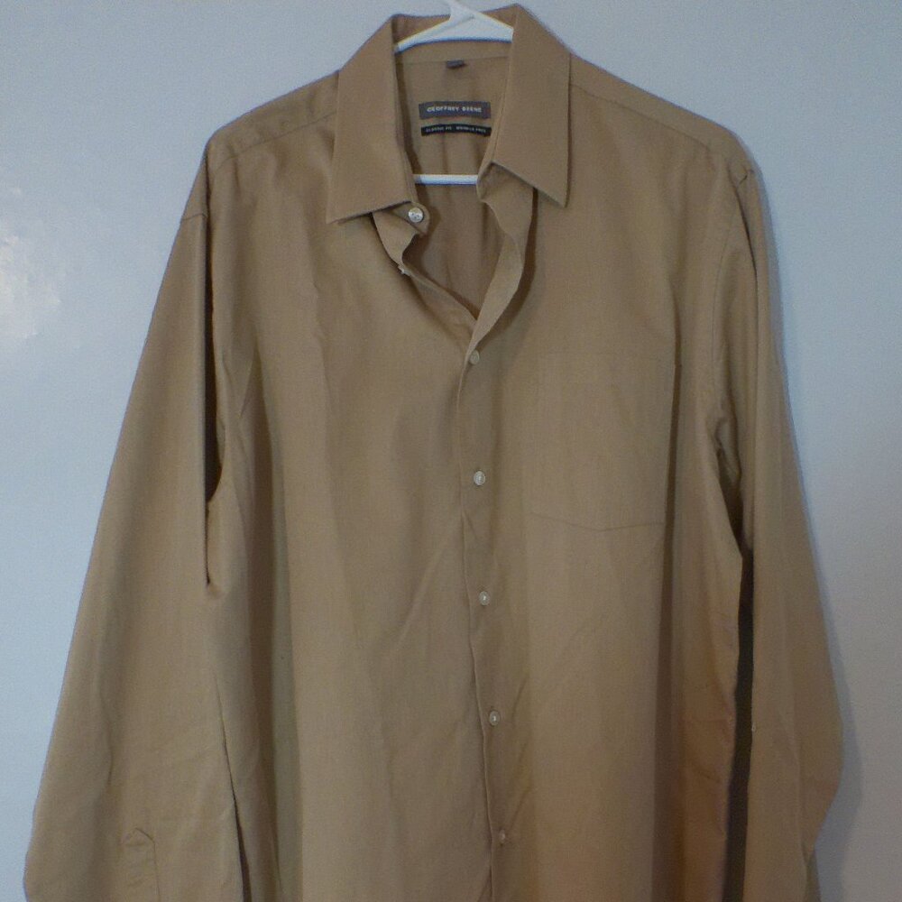 Geoffrey Beene Men’s Dress Shirt Tan Brown Classic Fit Wrinkle Free Size 17 Neck